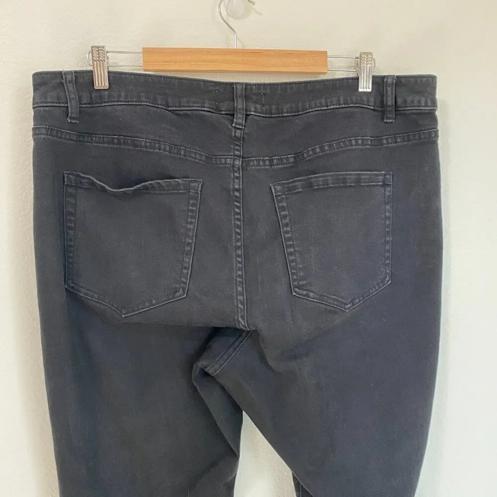 Lane Bryant Black Signature Fit Mid-Rise Skinny Jeans size 18 with Flex Magic